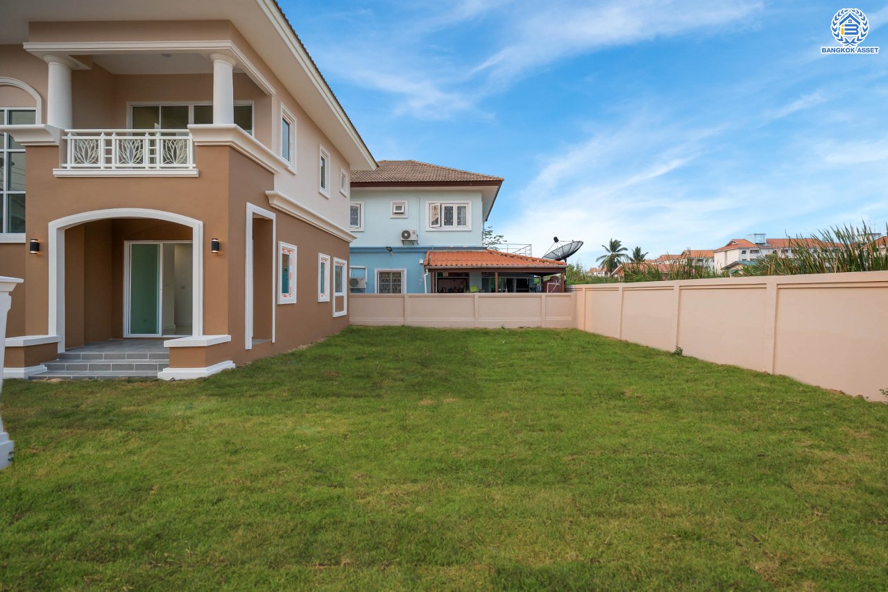 บ้านมือสองตกแต่งใหม่ โครงการ ภัสสร8 กาญจนาภิเษก (ซ.กันตนา) หลังมุม มีพื้นที่ขนาดใหญ่ เนื้อที่ 88.20 ตร.ว. ฟังก์ชั่น 3 ห้องนอน 3 ห้องน้ำ 1 ที่จอดรถ บนทำเลศักยภาพ โครงการติดถนนใหญ่ เข้า-ออกสะดวก ใกล้เซ็นทรัลเวสต์เกต รถไฟฟ้าสายสีม่วง "สถานีตลาดบางใหญ่" และจุดขึ้นทางด่วน "ศรีรัช"